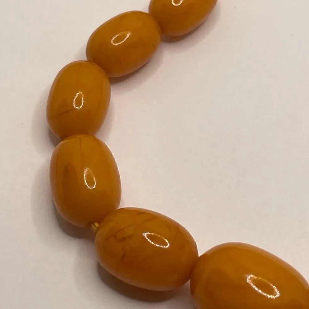 Vintage 1940 butterscotch Bakelite necklace